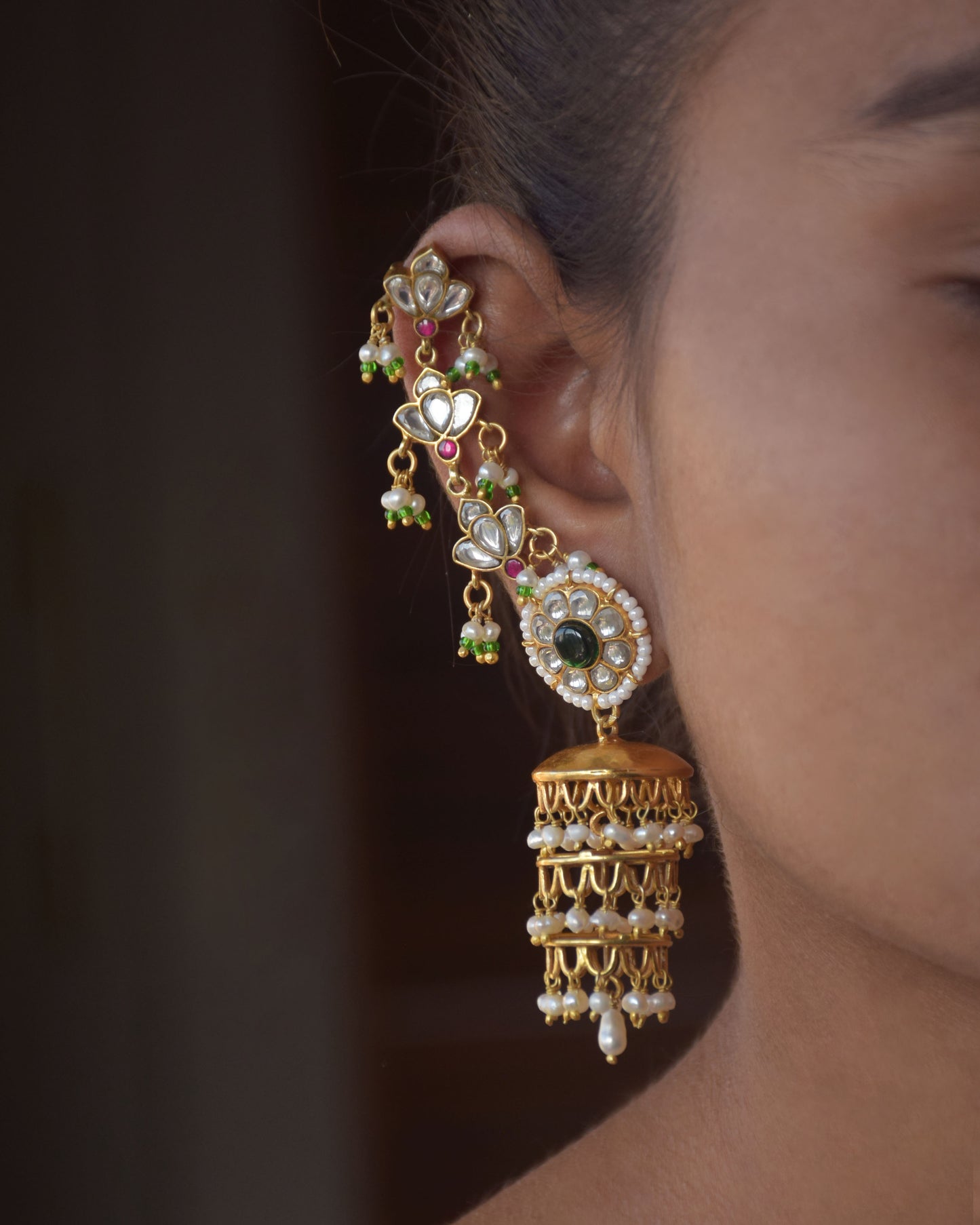 Dhanak Kaanchain crafted in 92.5 silver, featuring three floral jadau-studded motifs, a secure ear clip, and three adjustable kadis.
