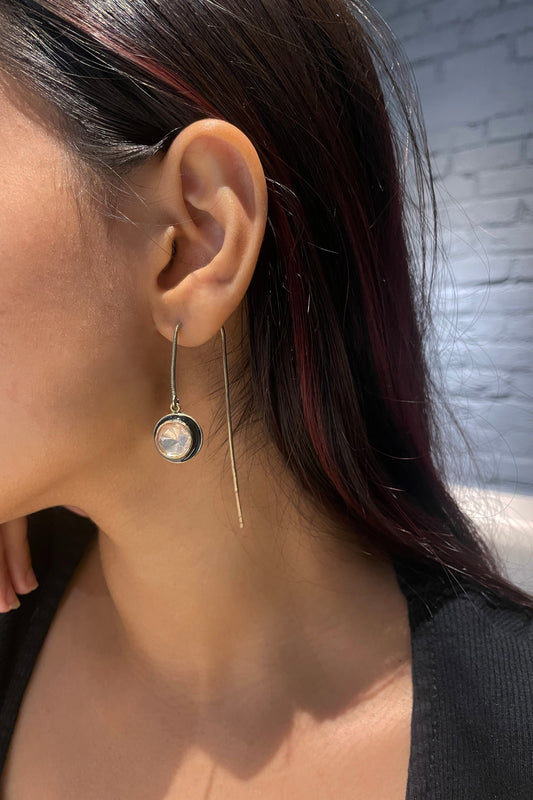 Meena Sui Dhaga Earrings crafted in 925 silver, featuring a striking Polki stone adorned with deep black meena enamel, suspended from a versatile sui dhaga chain for adjustable length.