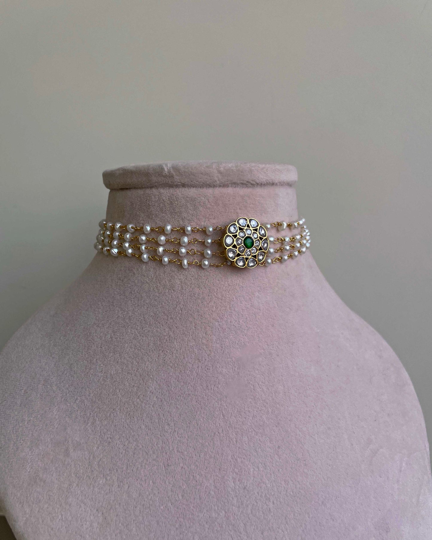 Mishri Choker