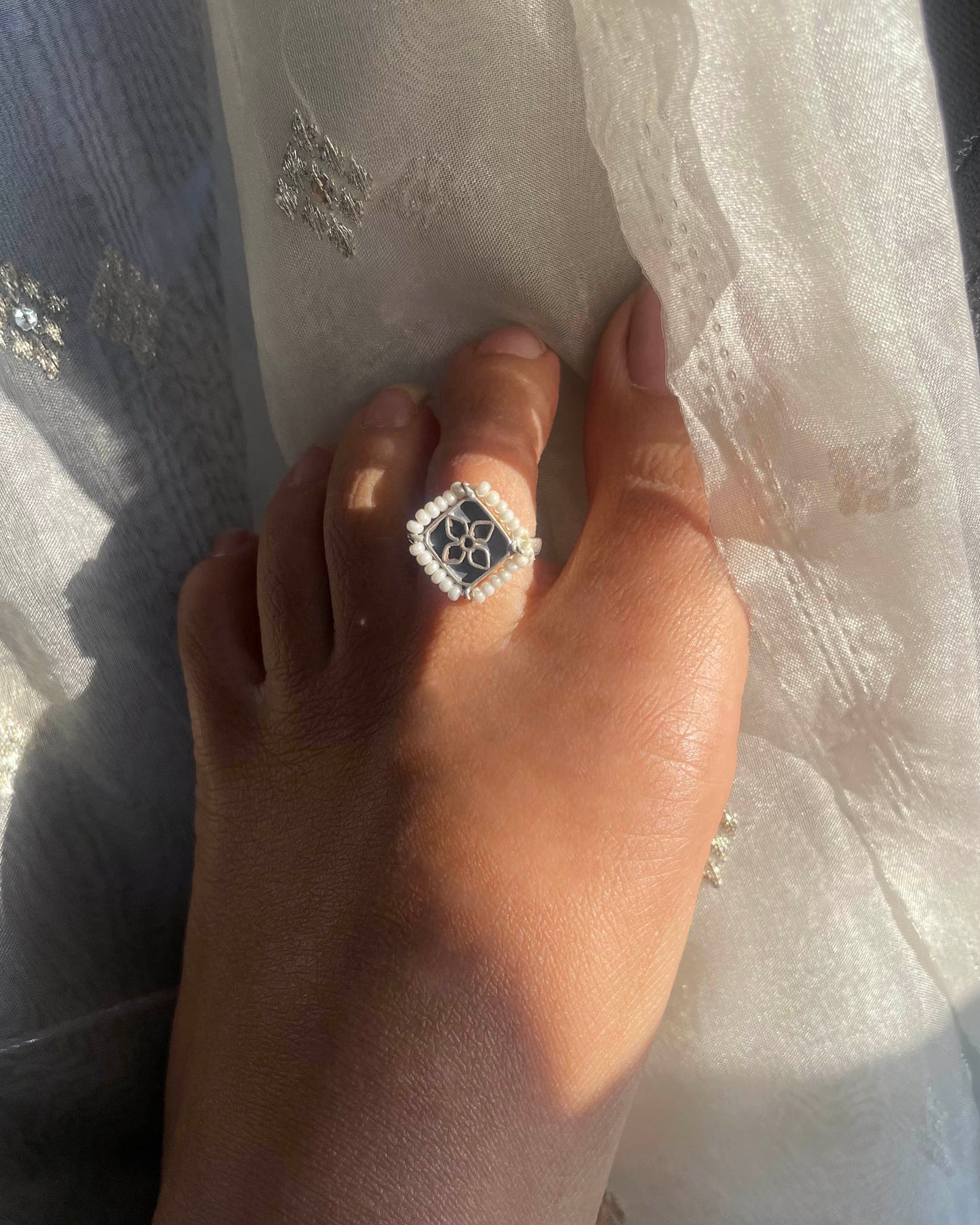 Adjustable silver bichiya designed in authentic 925 sterling silver