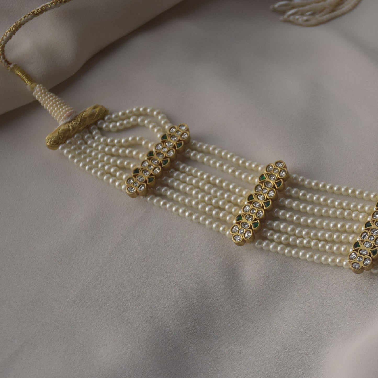 Raatrani Pearl Choker