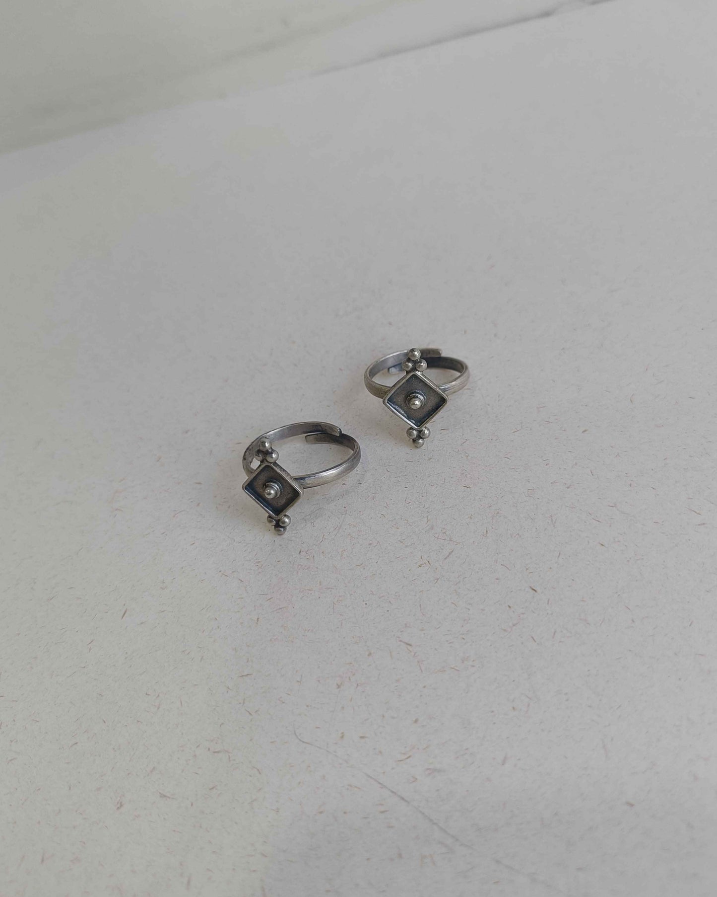 Premium sterling silver toe ring perfect for gifting and festive looks