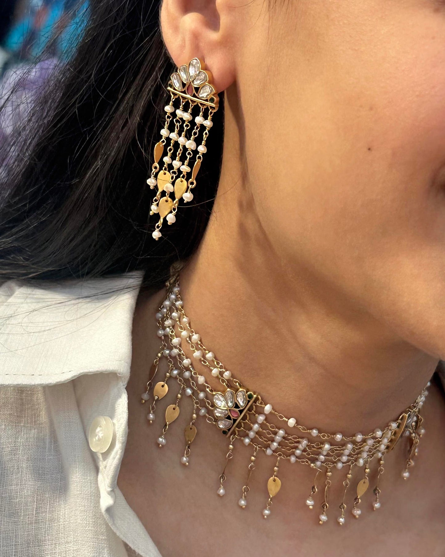 Graceful earrings in sterling silver and gold plating with floral Jadau motif and pearl drops