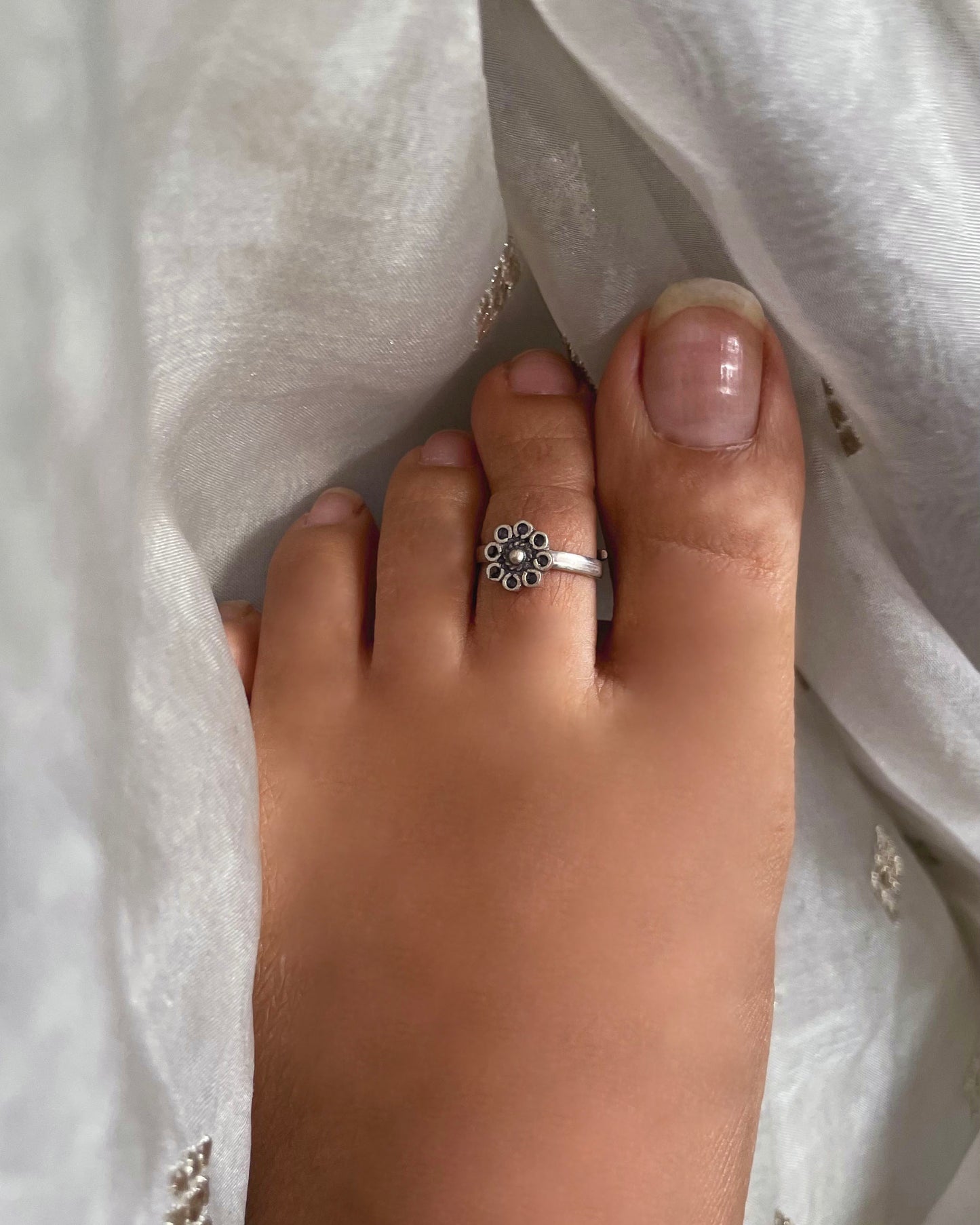 Pure 925 sterling silver toe ring with elegant artisan finish