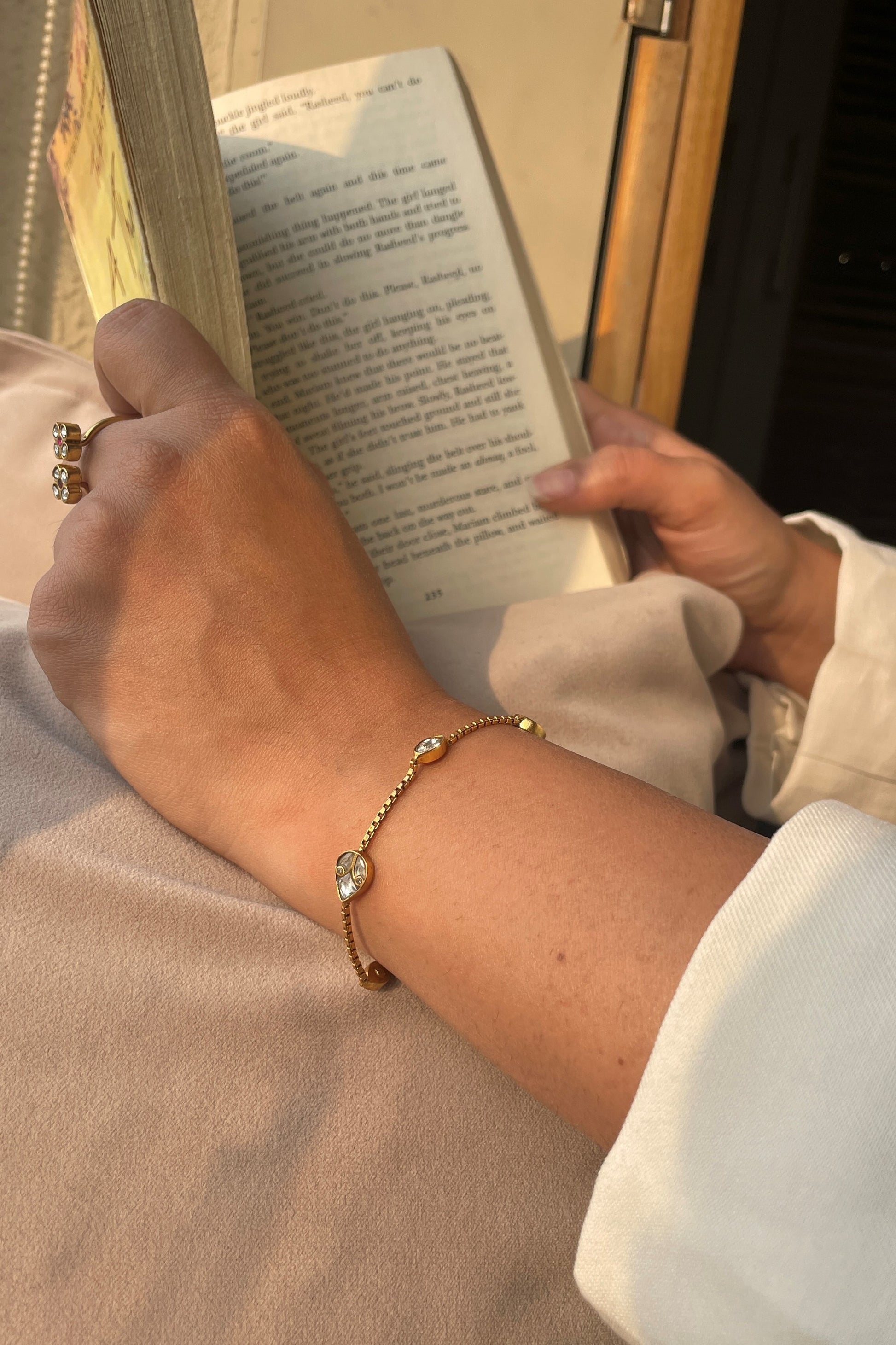 Gold-plated 925 silver Kali bracelet with slender chain and subtle shine.