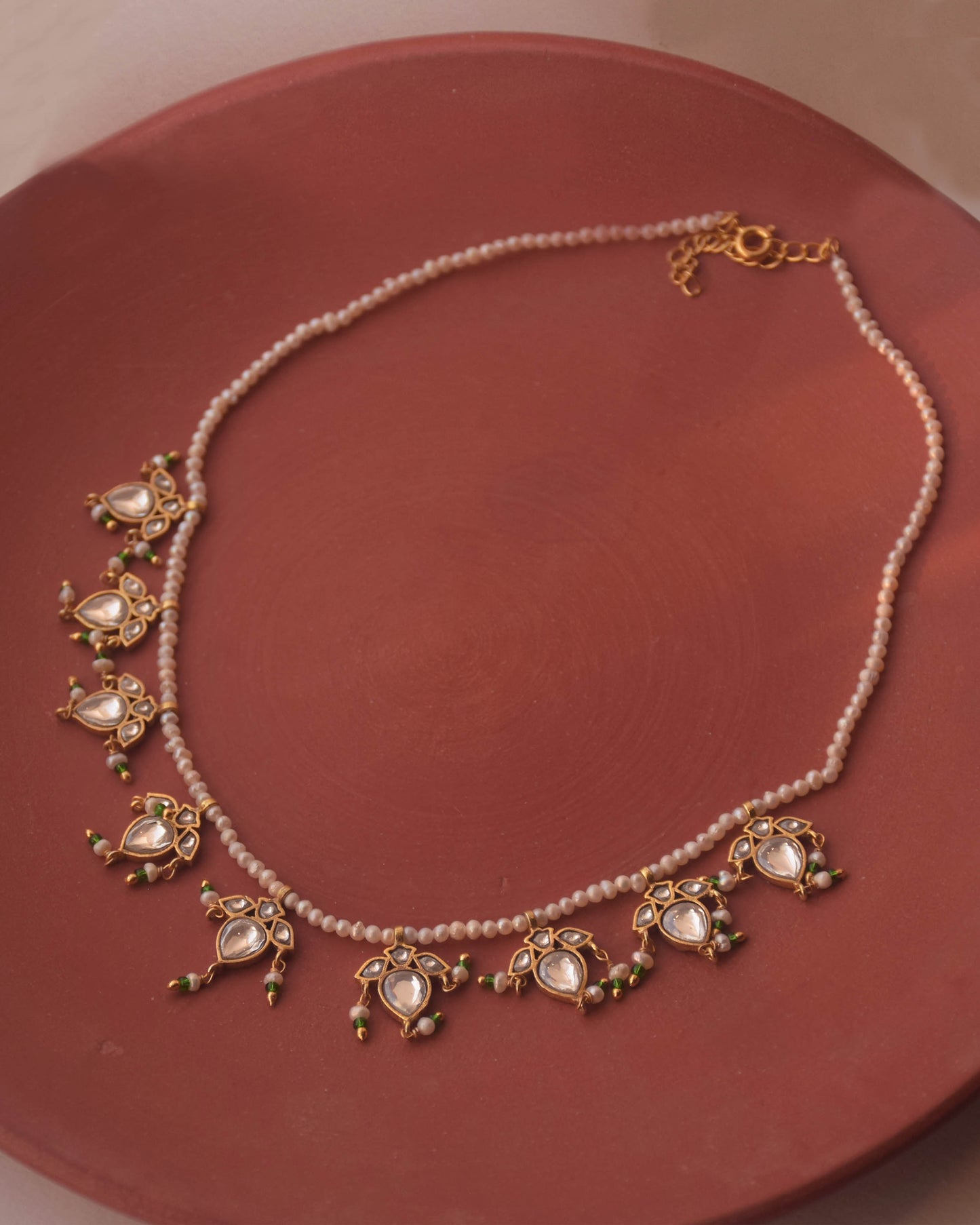 Handcrafted 925 silver jadau necklace with leaf motif and freshwater pearls