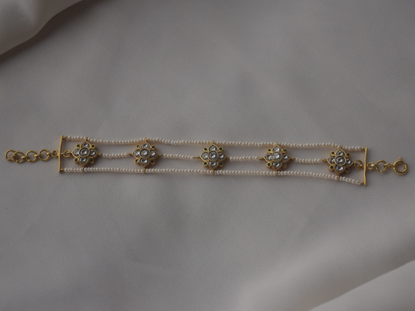 Timeless Phillauri bracelet in pure silver with floral Jadau detailing