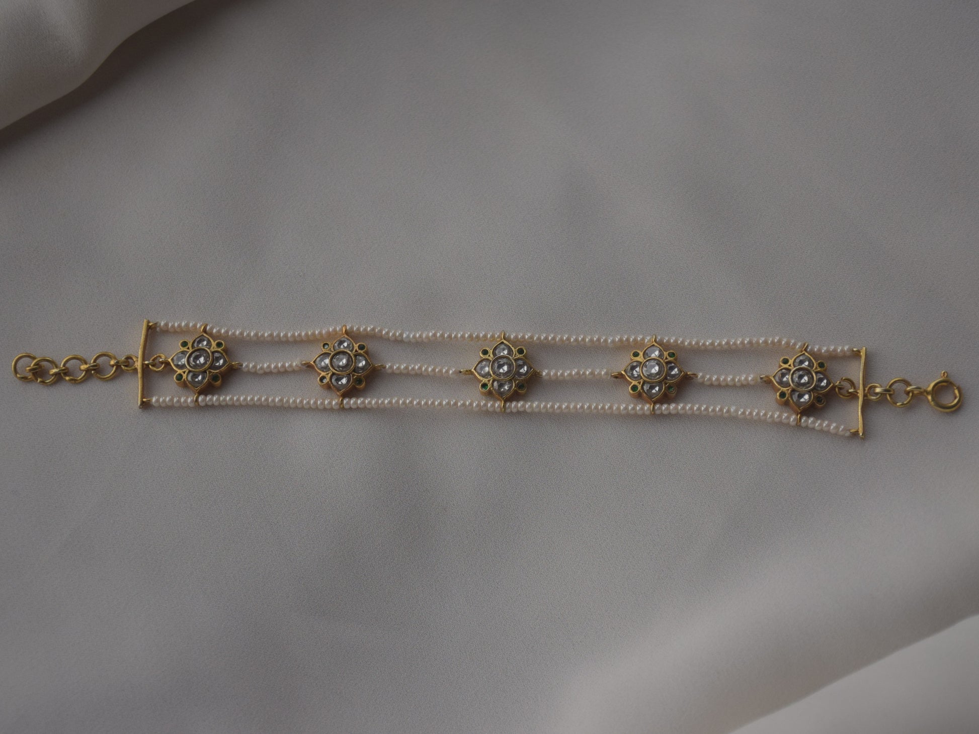 Timeless Phillauri bracelet in pure silver with floral Jadau detailing